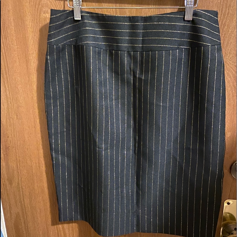 NWOT NewportNews Pinstripe Skirt, Black/Gold, Size 14